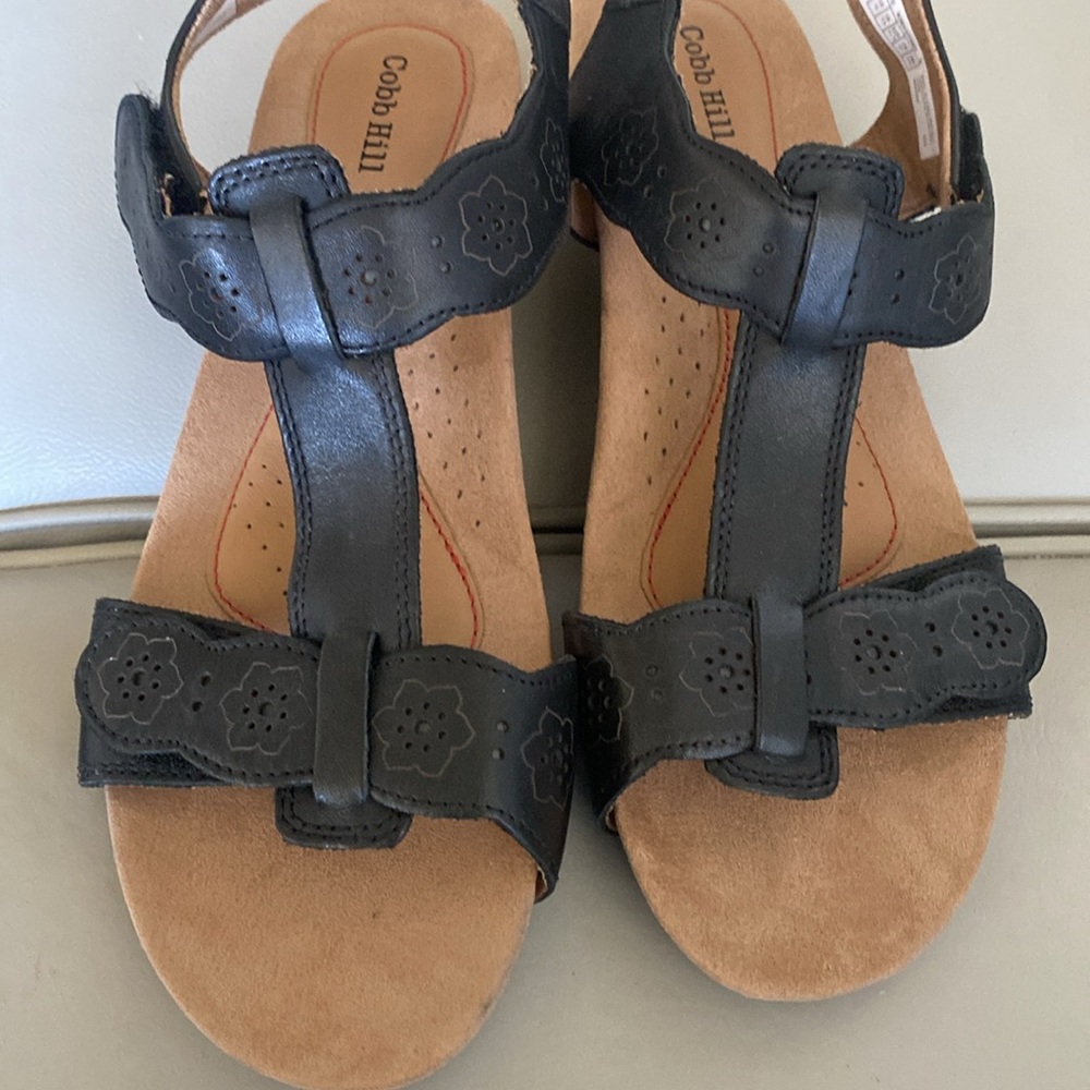 Cobb Hill Black Leather Sandals - Picture 4 of 5